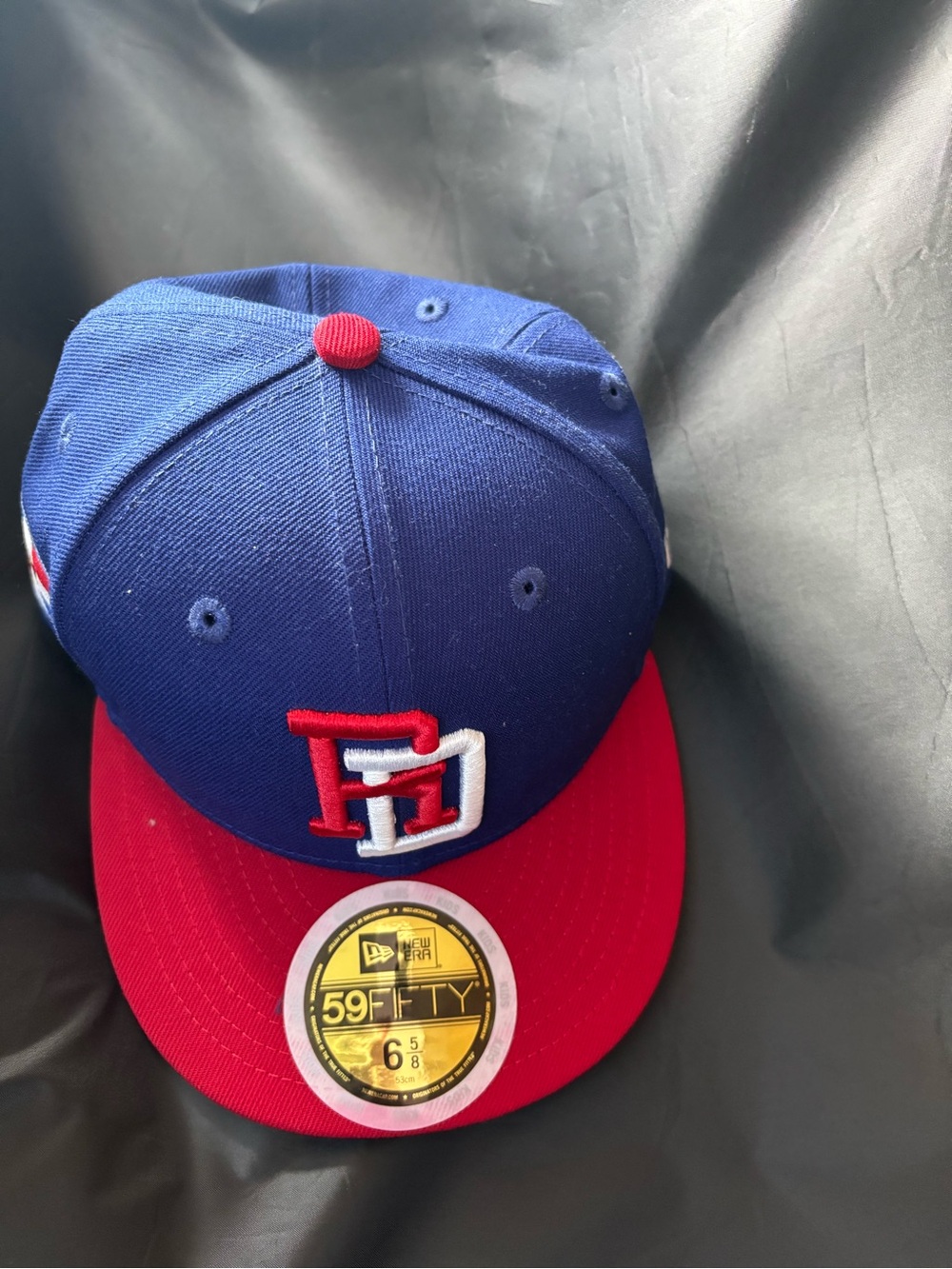New Era Kids Navy and Red 59FIFTY Cap with Dominican Flag Patch - Picture 2 of 9